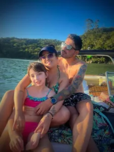 Clientes em passeio de lancha com a Thiago Lanchas