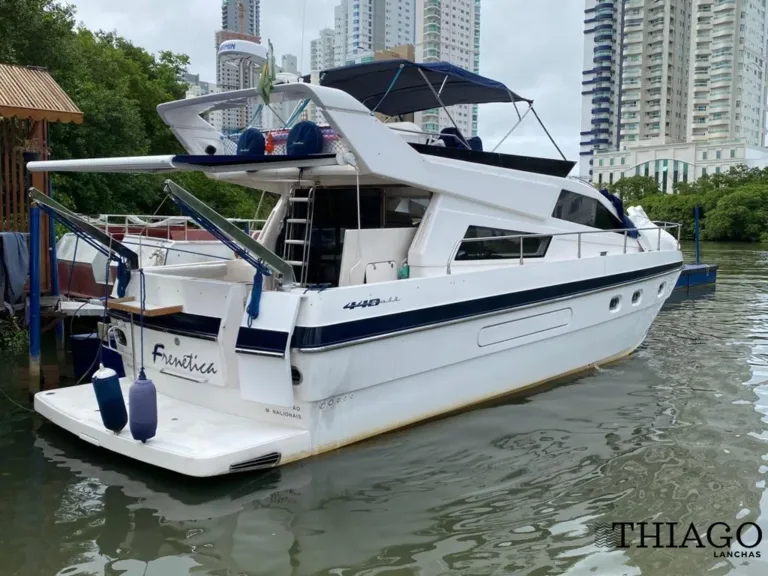 Lancha Intermarine 44 – Thiago Lanchas