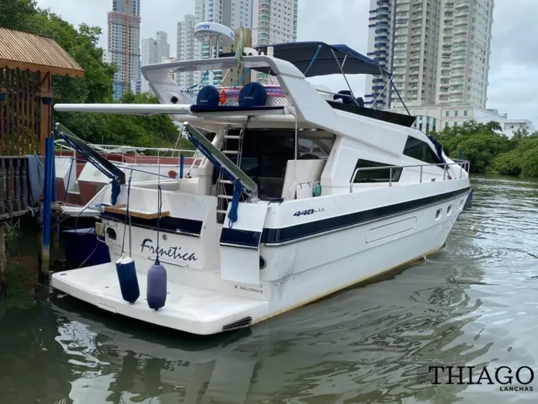 Lancha Intermarine 44 – Thiago Lanchas