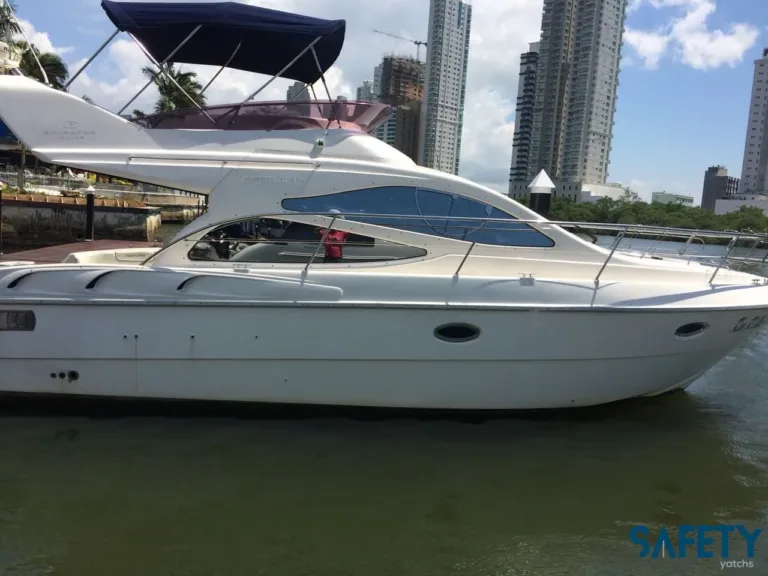 Lancha Phantom 375 – Thiago Lanchas